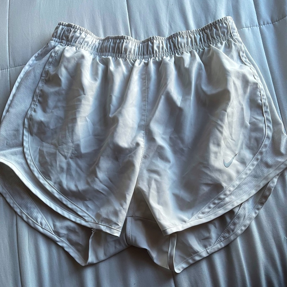 NIKE WOMENS white shorts